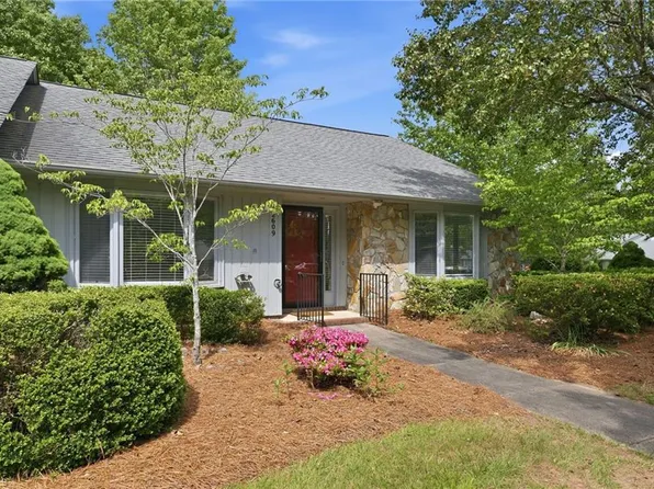 2609 Spring Bridge Cir, Greensboro, NC 27410