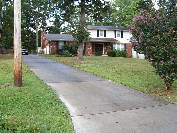 3rd image of 3923 Glen Oaks Dr