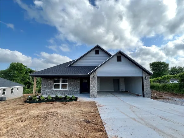 220 Presley Loop, Huntsville, AR 72740