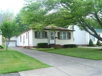 9607 Pinegrove Ave, Parma, OH, 44129