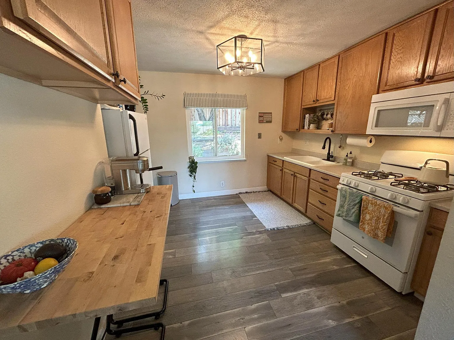 2 bed, 820 sqft, $2,995 — Photo 4