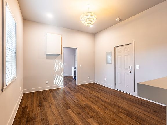 3rd image of 638 E 37th St APT C