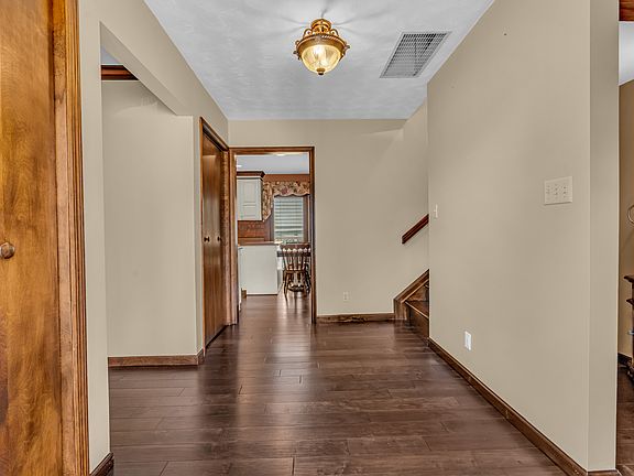 4th image of 718 Highwood Ave
