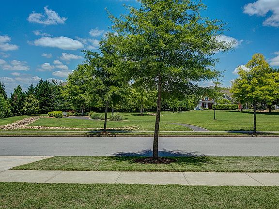 4th image of 161 Creekstone Blvd