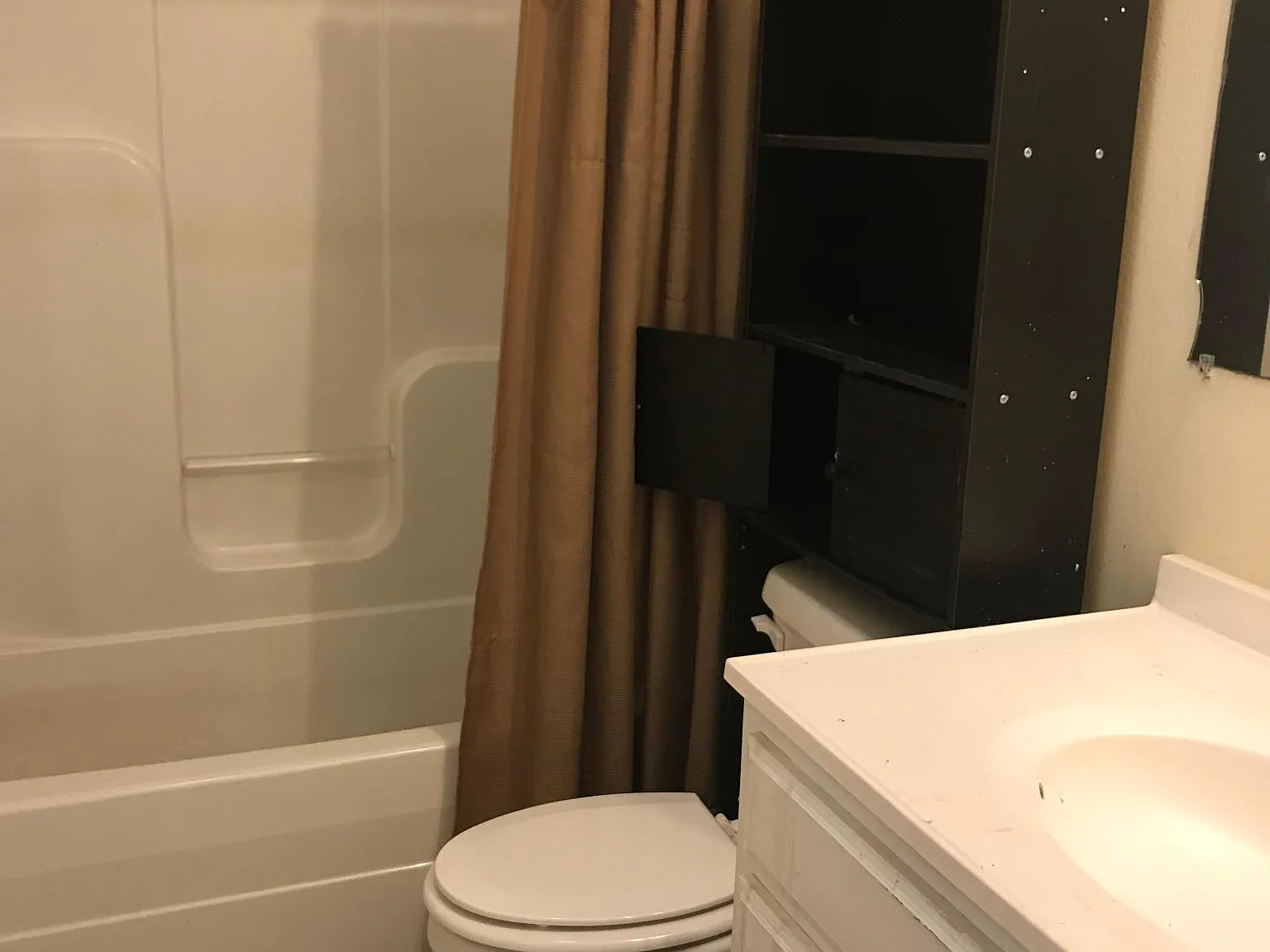 3 bed, 1211 sqft, $1,200 — Photo 3