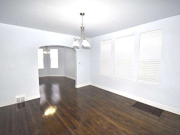4th image of 5934 S Winchester Ave