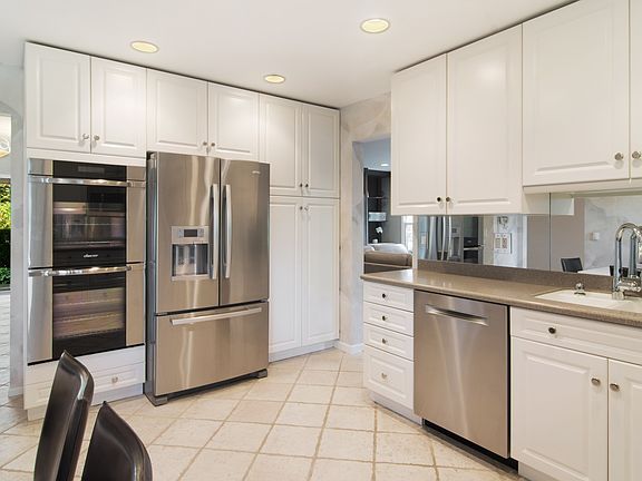 5th image of 453 Caren Dr