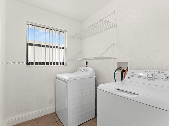 4th image of 4120 SW 19th St #22
