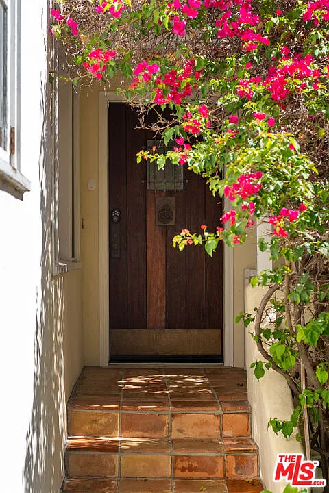 2 bed, 1.0 bath, 752 sqft, $5,300 — Photo 3