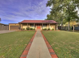 530 N 14th St, Nederland, TX 77627