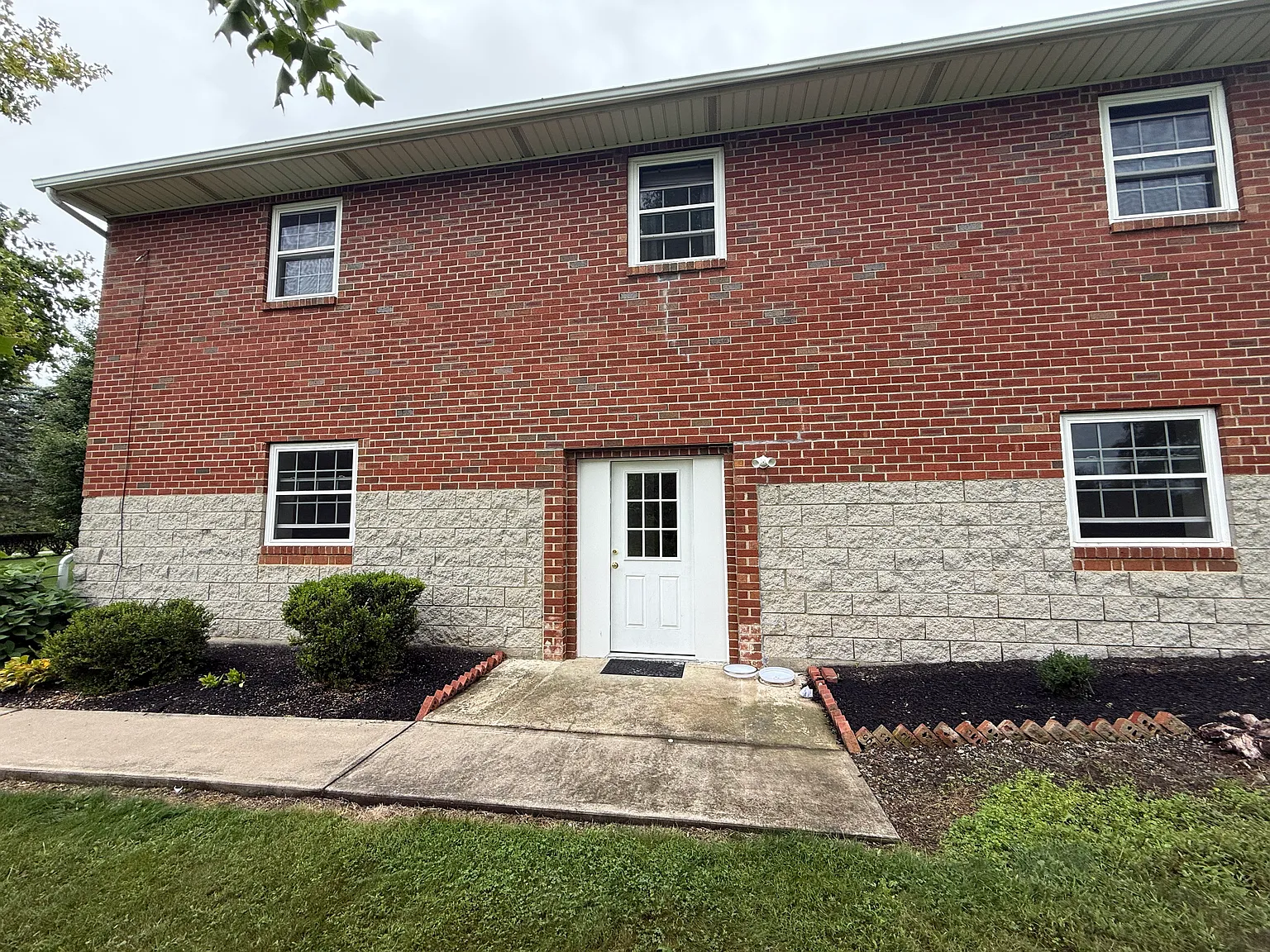 2 bed, 1000 sqft, $1,950 — Photo 1