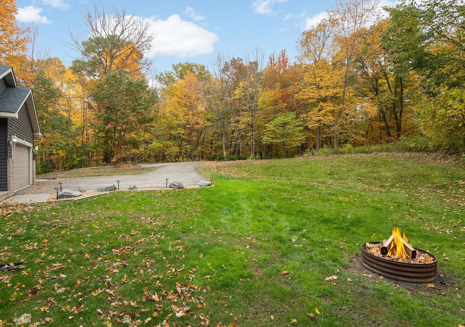 4/3/3 Remodeled Rambler For Rent | Private Wooded Retreat On 2+ Acres Available Now — Photo 2