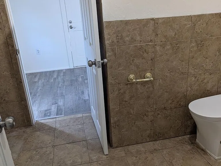 1020 Jefferson St — Photo 8