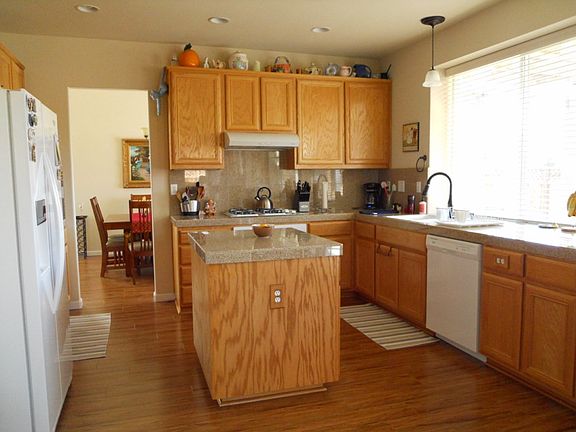 2nd image of 731 Hillock Dr