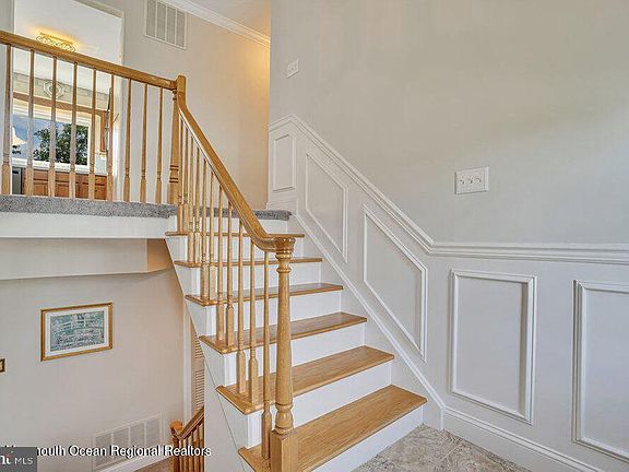 5th image of 852 Peppertree Dr