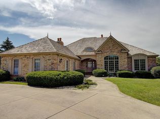 N33W23363 Greenbriar Ct, Pewaukee, WI 53072