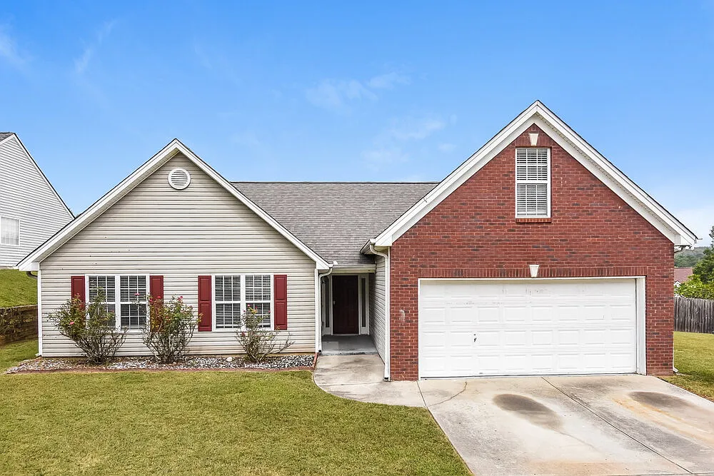 3 bed, 2.0 bath, 1527 sqft, $2,040 — Photo 1