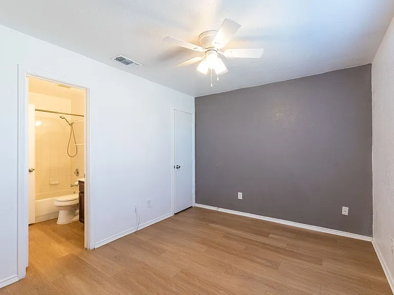 5904 Greengate Dr #D — Photo 13