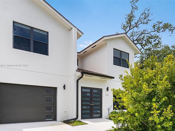 3rd image of 808 SW 29th St #808