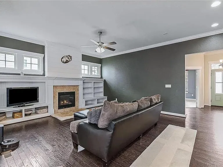 1702 Garwood Ln — Photo 15
