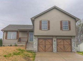 1116 SE Monterey Dr, Lees Summit, MO 64081