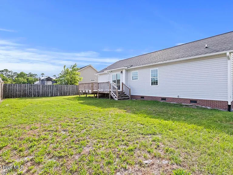 301 Pine Ridge Ln — Photo 20