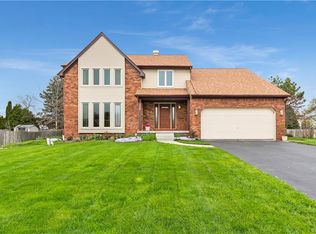 5780 Kippen Dr, East Amherst, NY 14051