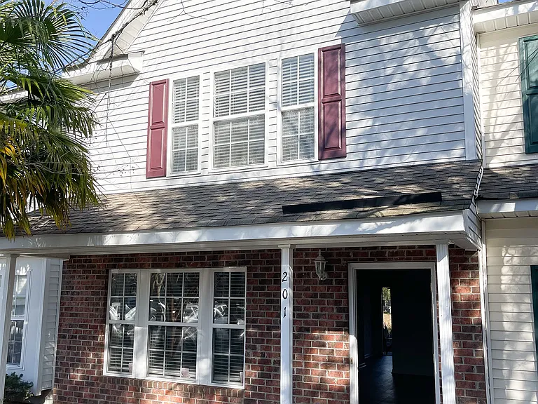 201 Yellow Hawthorn Cir — Photo 1