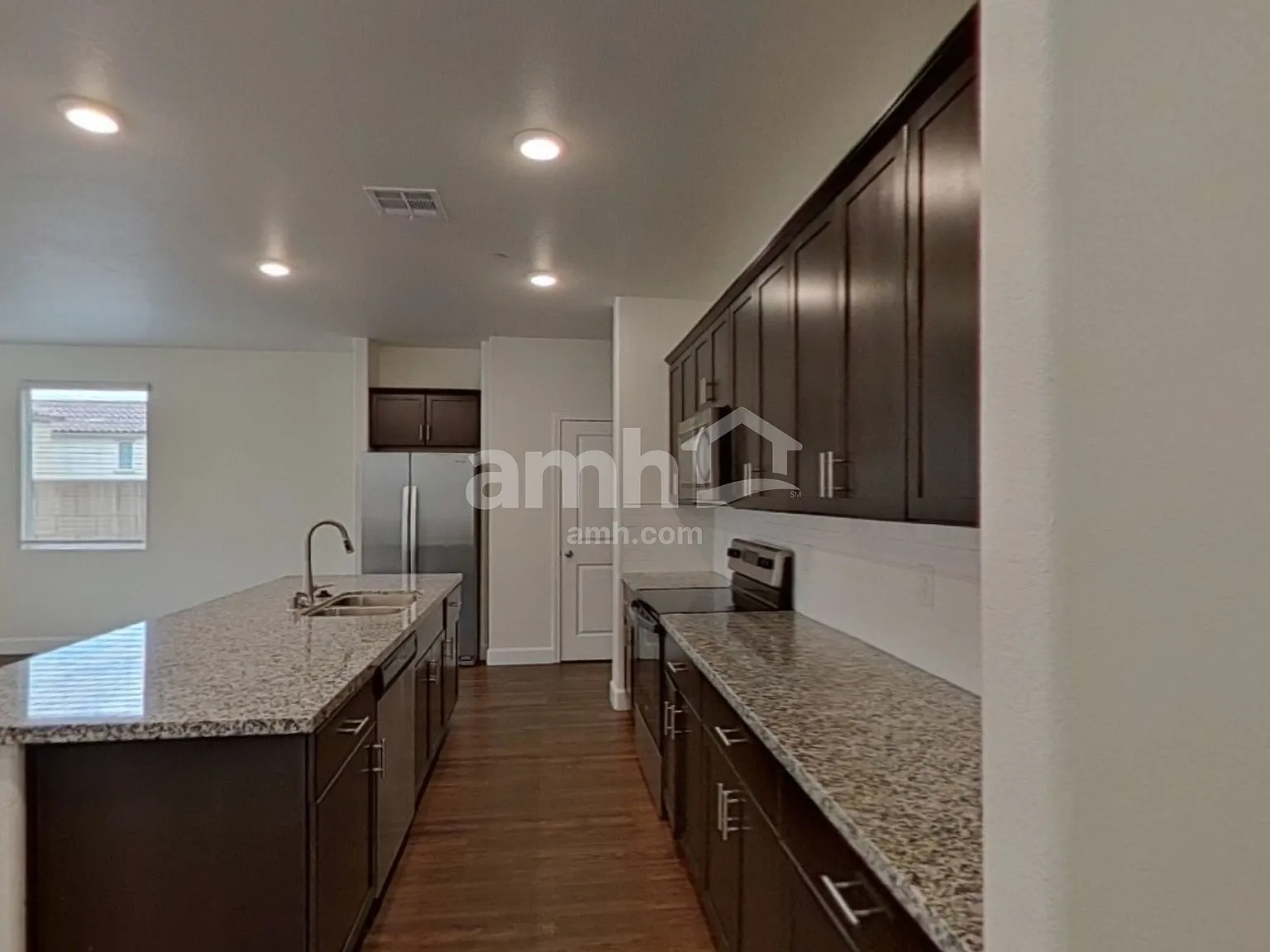 4 bed, 2.5 bath, 2130 sqft, $2,440 — Photo 3