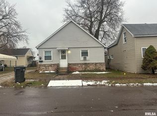 524 Caroline St #A, Pekin, IL