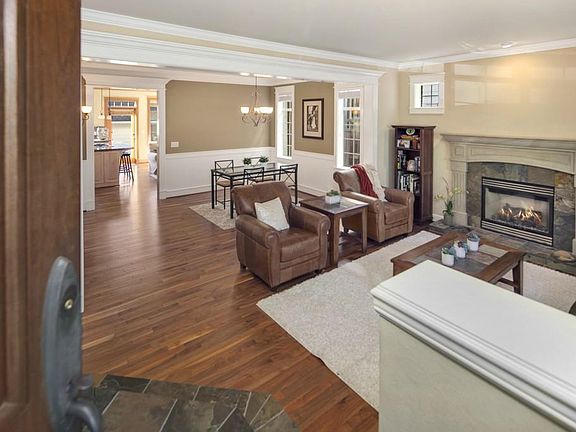 3rd image of 2588 NE Park Dr