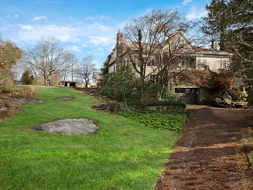 2nd image of 10 Fairgreen Ln