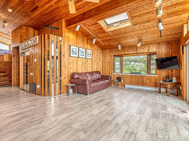 826 Dune Rd — Photo 14