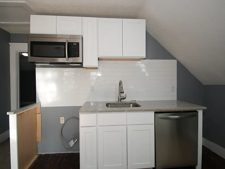168 Chatham — Photo 3