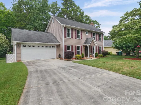 2527 Heathershire Ln, Matthews, NC 28105