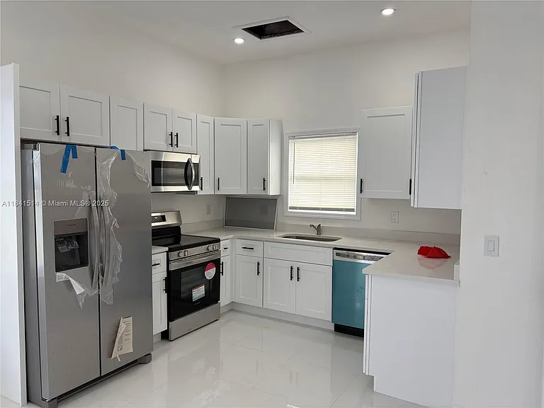 13485 NE Jacksonville Rd — Photo 3