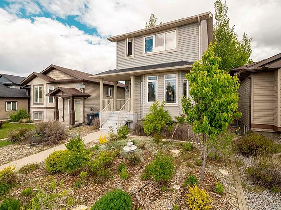 3rd image of 512 Silkstone Cres W