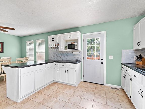 5th image of 309 N 14th St