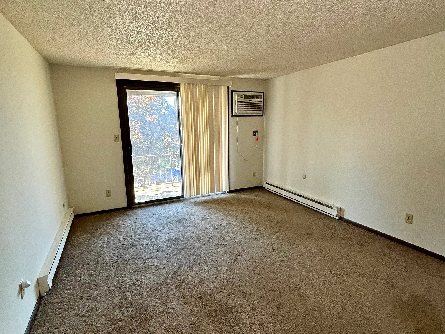 2 bed, 615 sqft, $1,095 — Photo 2