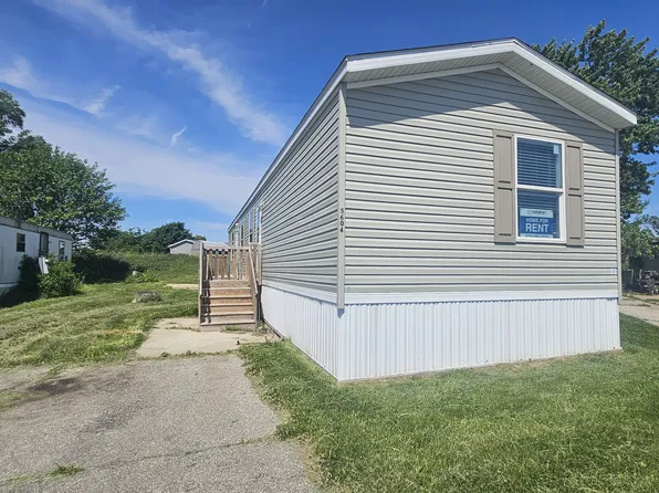 5604 Candle St, Waterloo, IA 50701