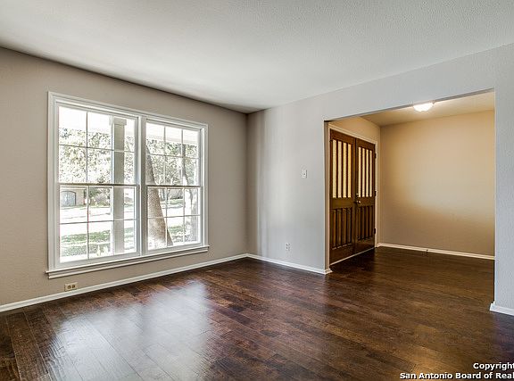 3rd image of 2143 Shady Cliff St