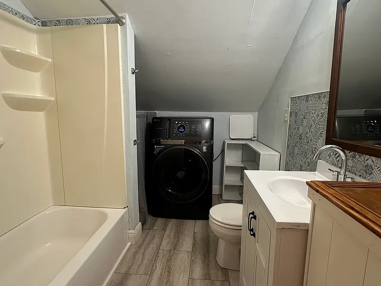 131 West Rd #C — Photo 6