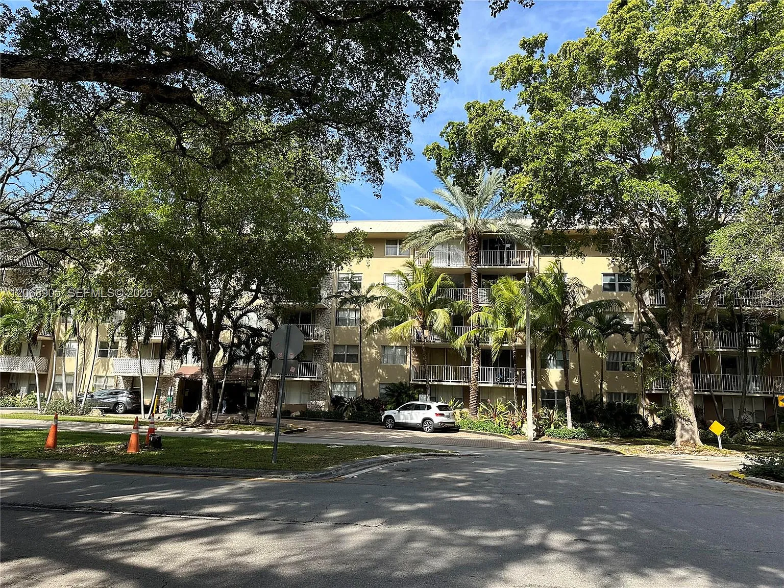 Bayview Palms Condo — Photo 1