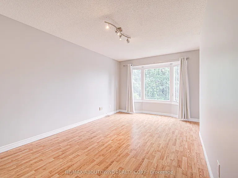 426 Parklane Rd — Photo 34