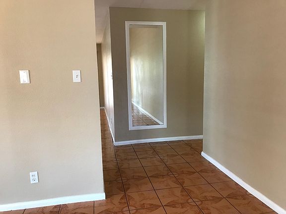 5th image of 717 Purcell Dr