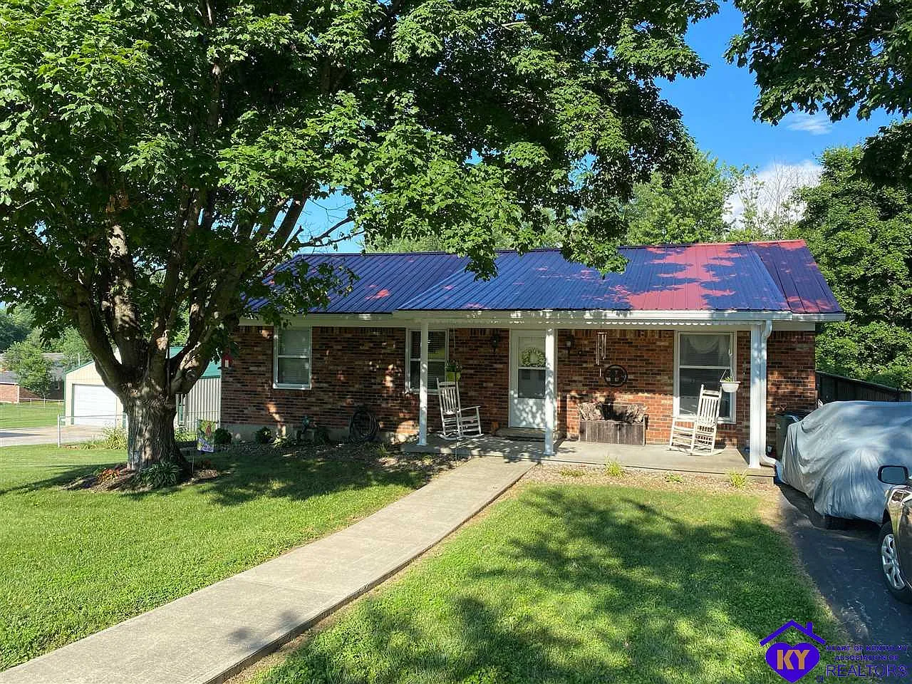 404 Duggins Dr photo 1