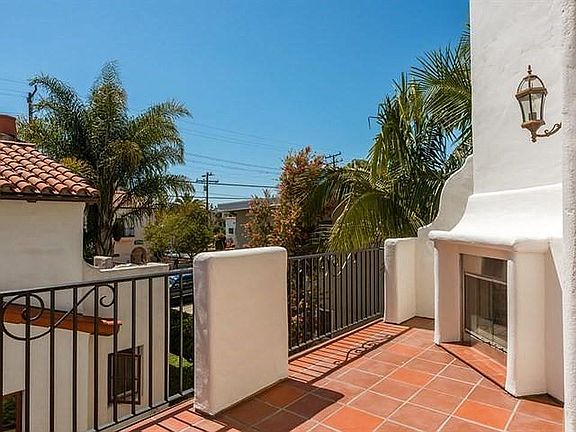 3rd image of 2316 De La Vina St APT C