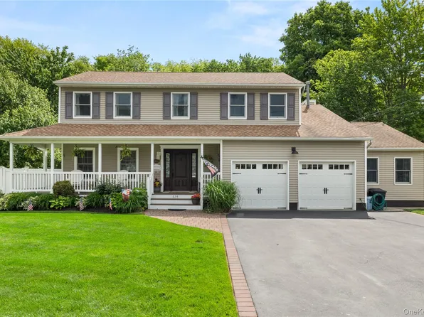 634 Myrtle Avenue, West Islip, NY 11795