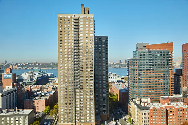 Rented by Brown Harris Stevens | media 16