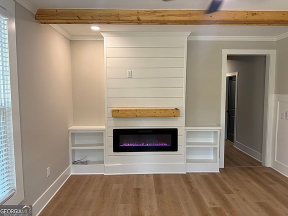 5th image of 331 College St